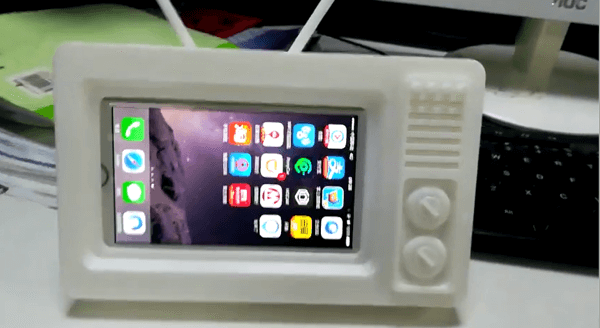 一技術(shù)宅的腦洞：3D打印復(fù)古電視機(jī)竟能‘吃掉’手機(jī)！